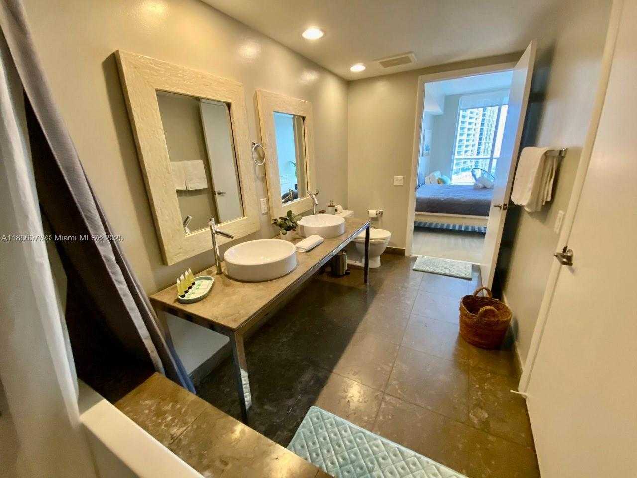 Small Image of 485 BRICKELL AVE #1607, Miami Number 13