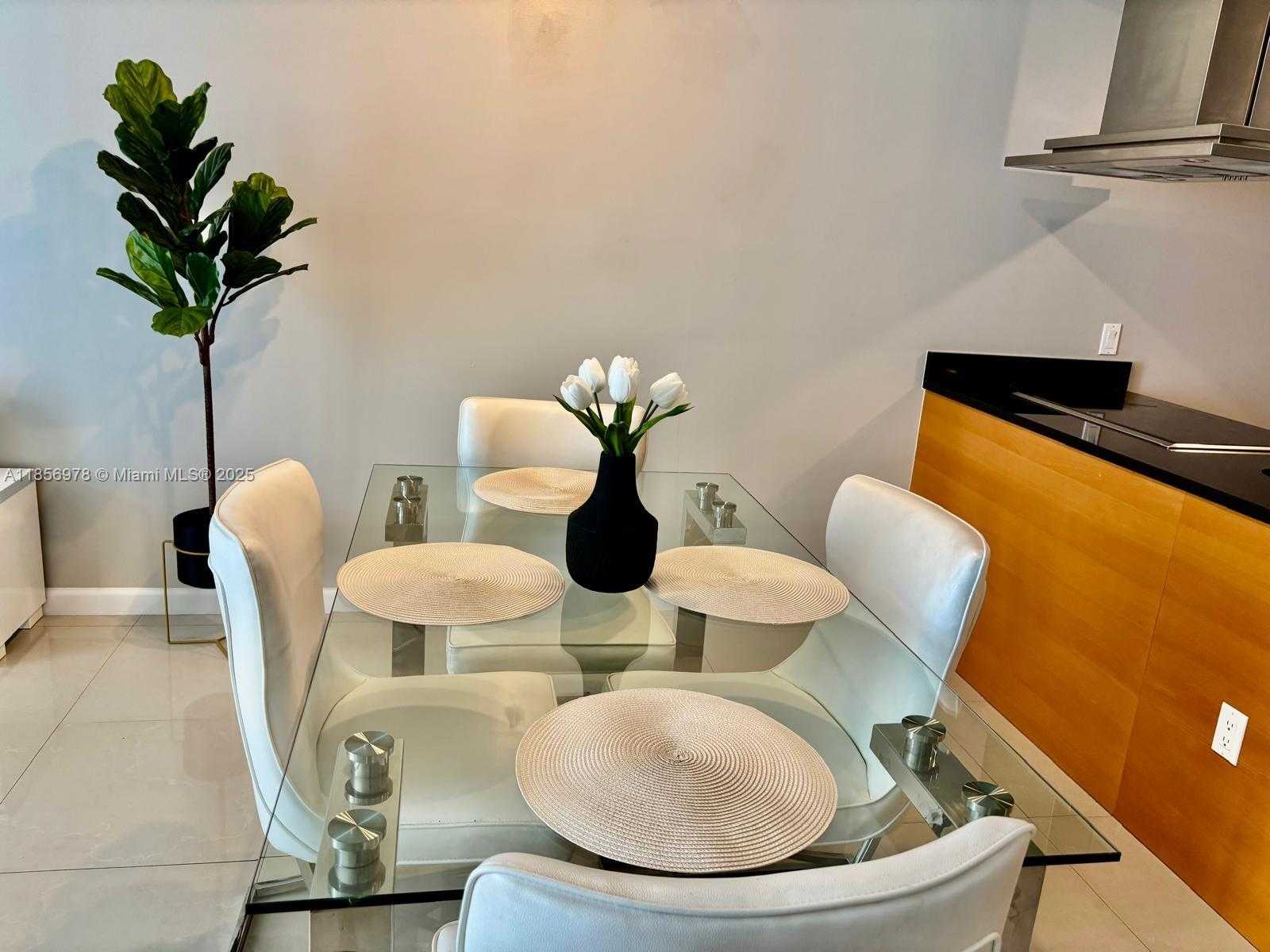 Small Image of 485 BRICKELL AVE #1607, Miami Number 14