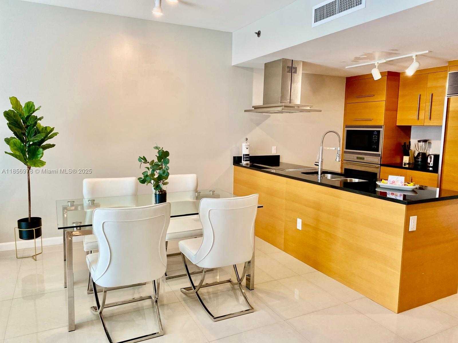 Small Image of 485 BRICKELL AVE #1607, Miami Number 15