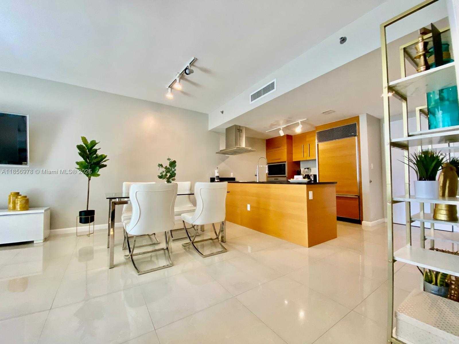 Small Image of 485 BRICKELL AVE #1607, Miami Number 16