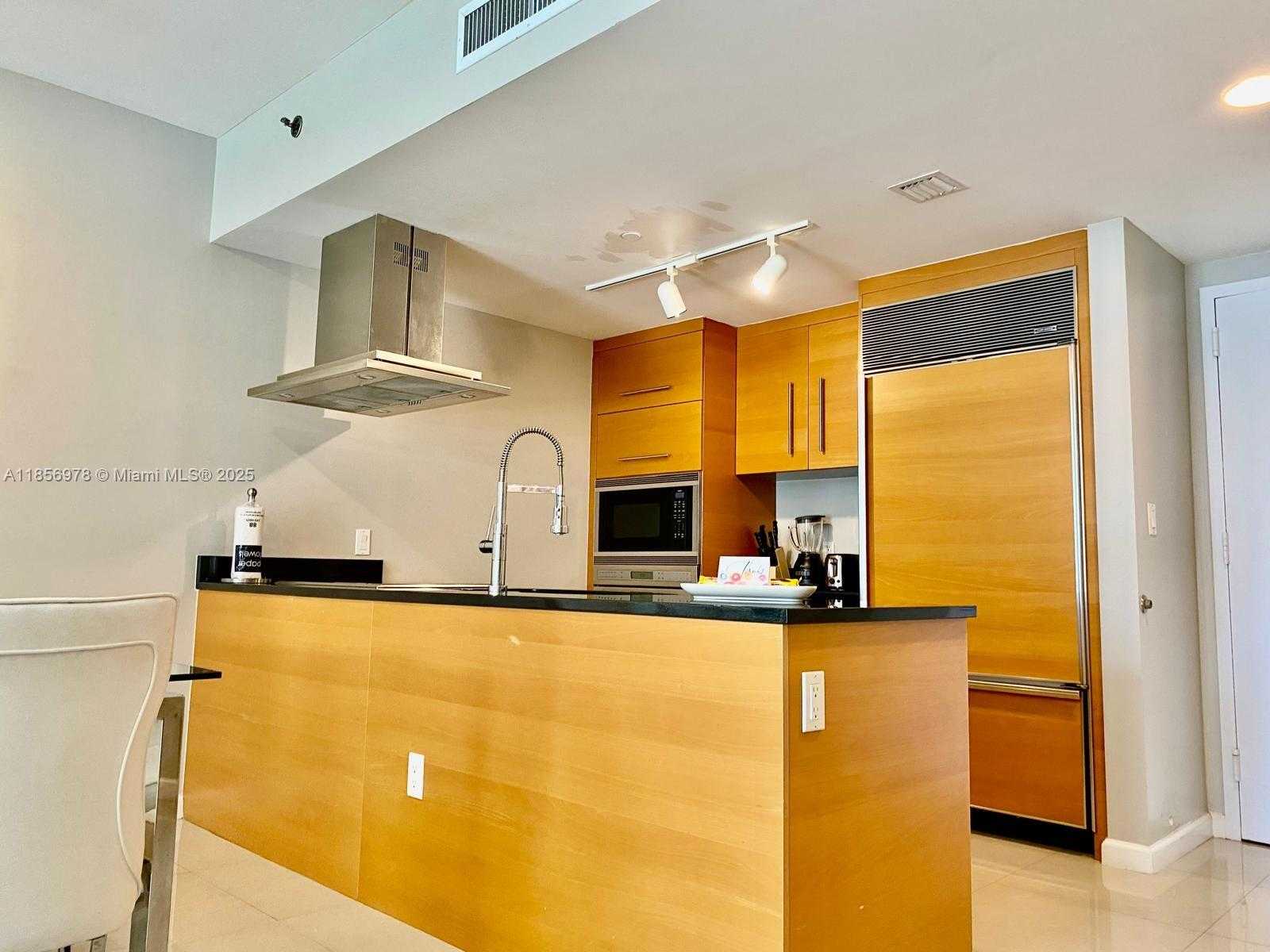 Small Image of 485 BRICKELL AVE #1607, Miami Number 17