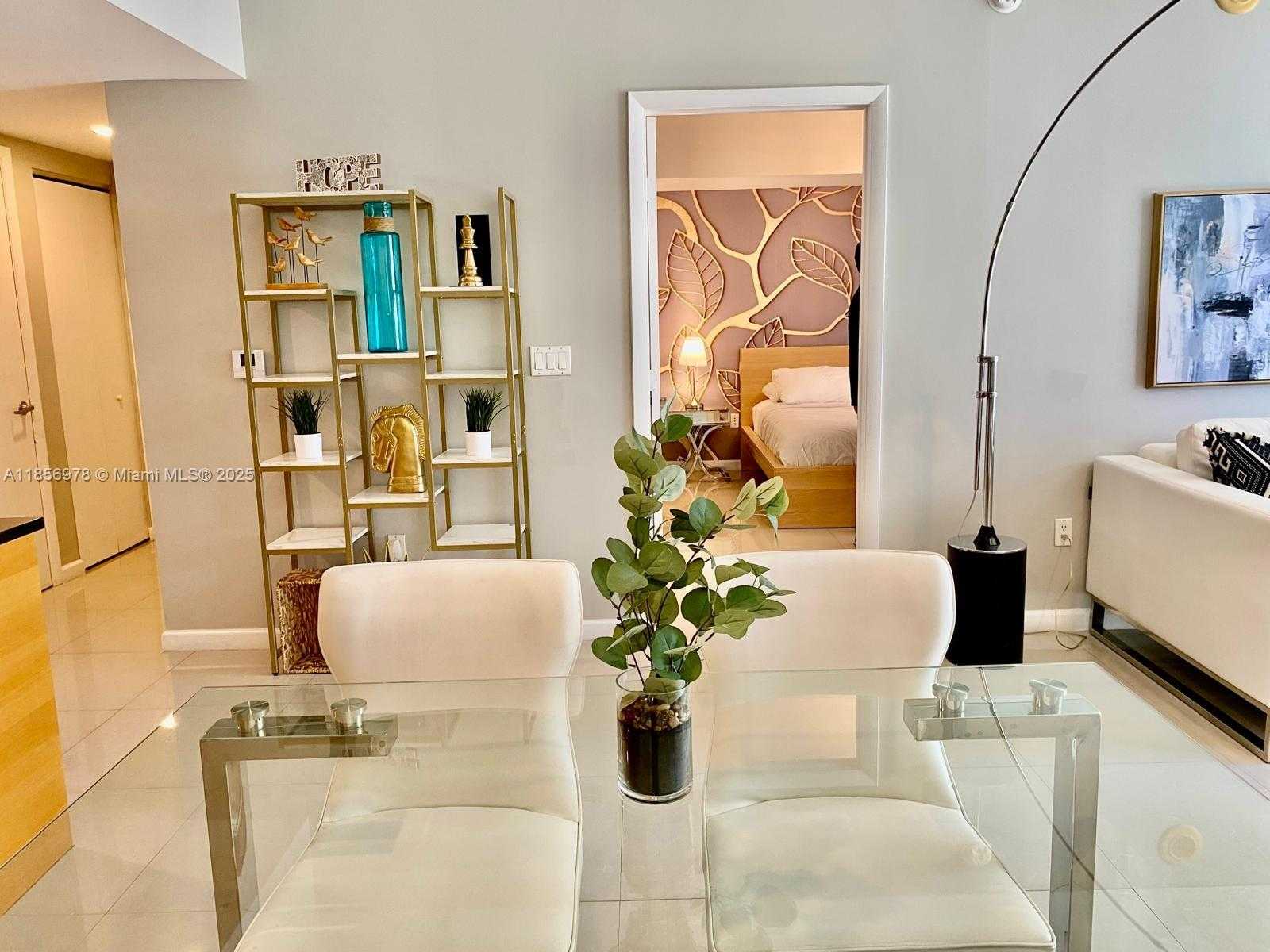 Small Image of 485 BRICKELL AVE #1607, Miami Number 18