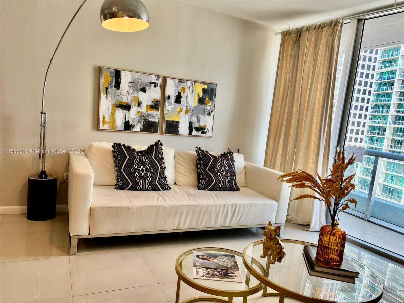 Small Image of 485 BRICKELL AVE #1607, Miami Number 20