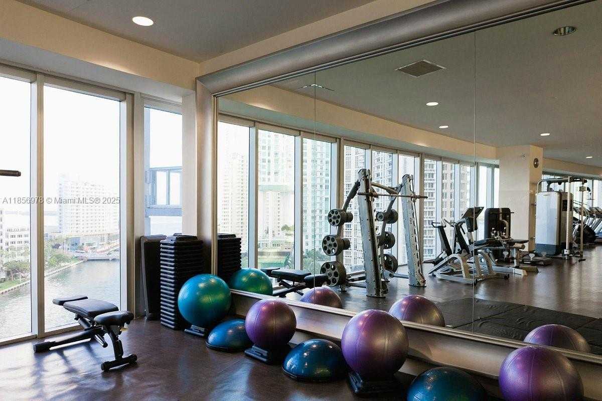 Small Image of 485 BRICKELL AVE #1607, Miami Number 30