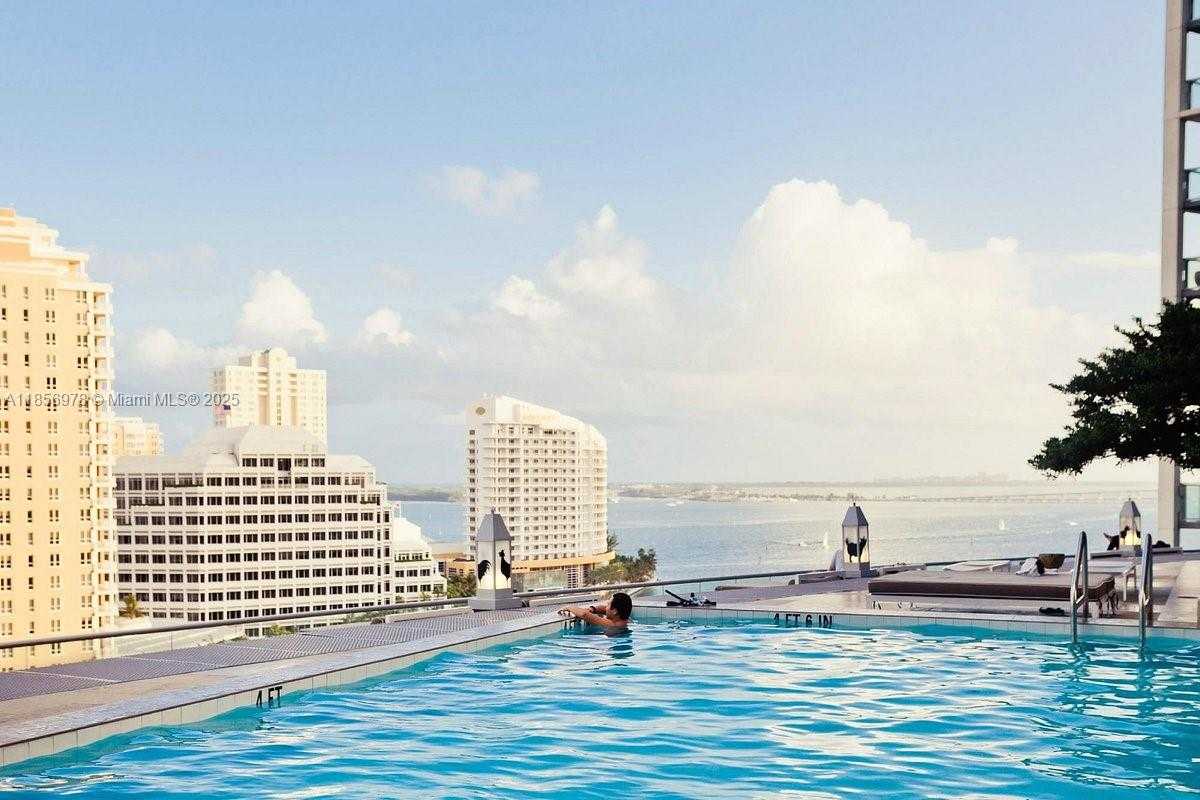 Small Image of 485 BRICKELL AVE #1607, Miami Number 34