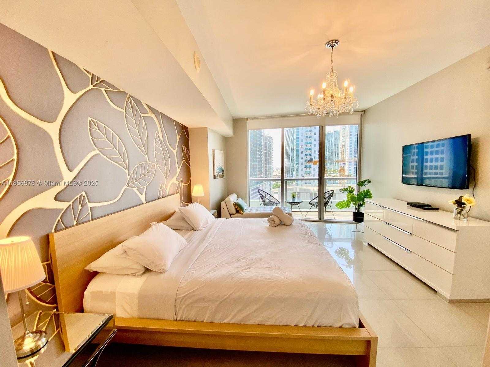 Small Image of 485 BRICKELL AVE #1607, Miami Number 7