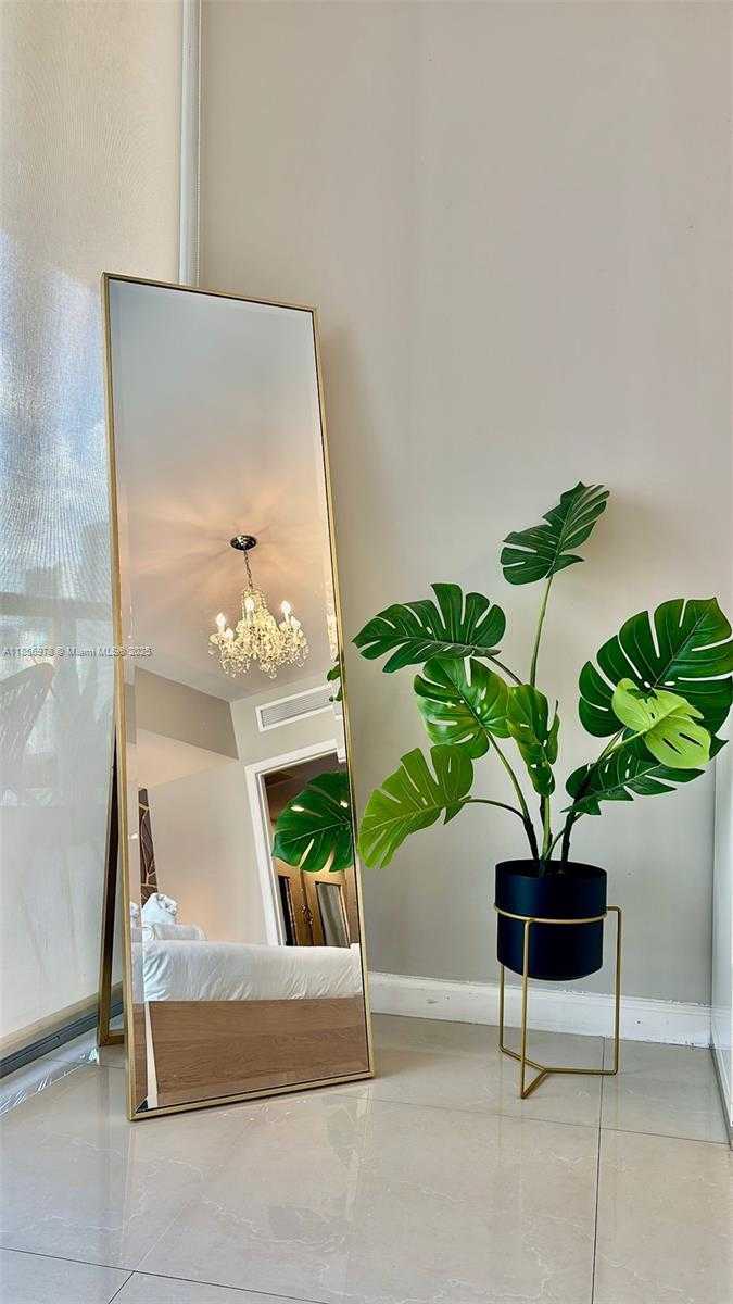 Small Image of 485 BRICKELL AVE #1607, Miami Number 8