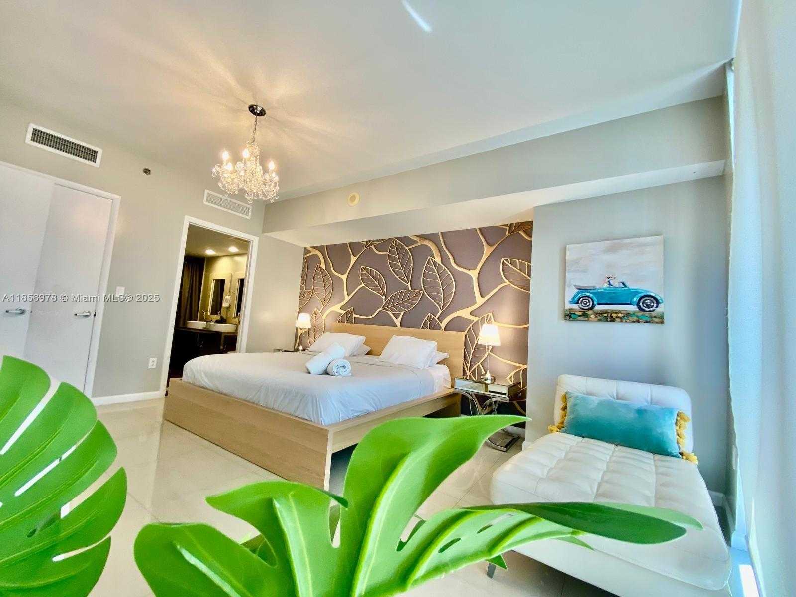 Small Image of 485 BRICKELL AVE #1607, Miami Number 9