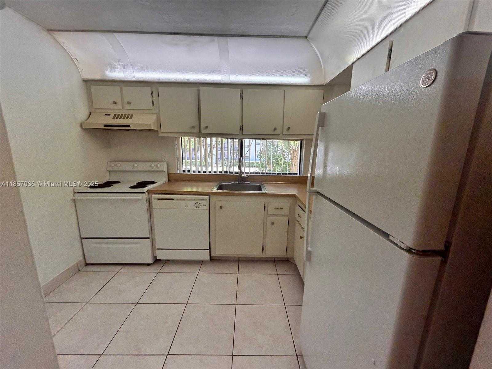 Small Image of 16919 NORTH BAY RD #214, Sunny Isles Beach Number 33
