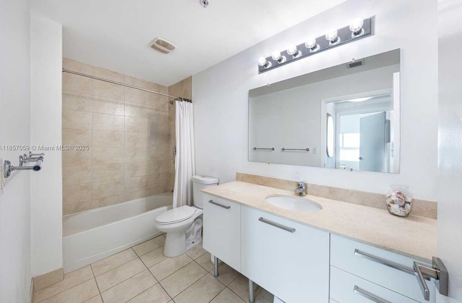 Small Image of 1900 NORTH BAYSHORE DR #4111, Miami Number 27