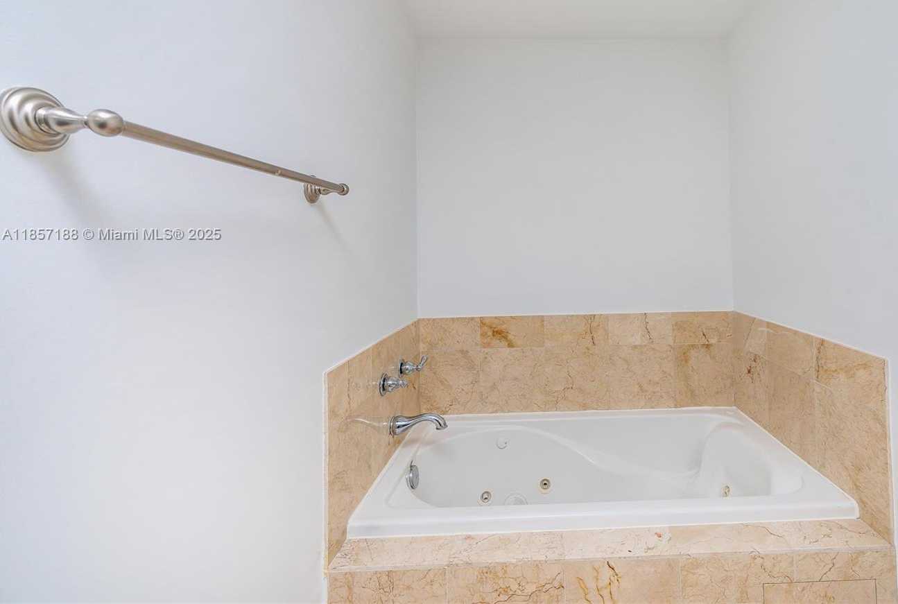 Small Image of 2030 SOUTH DOUGLAS RD #624, Coral Gables Number 10