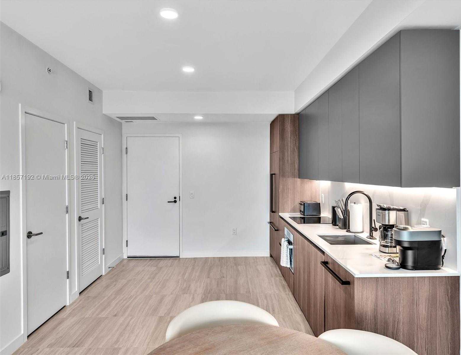 Small Image of 580 72ND ST #806, Miami Beach Number 19
