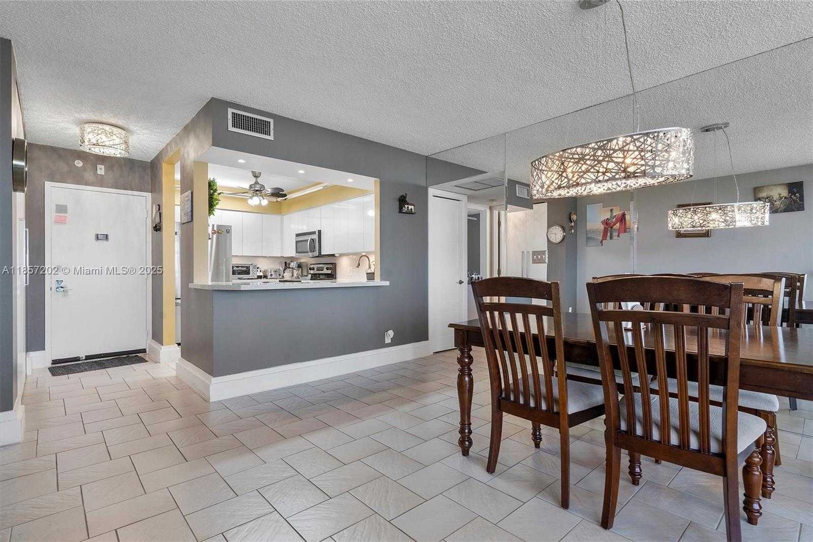 Small Image of 20379 WEST COUNTRY CLUB DR #1933, Aventura Number 12