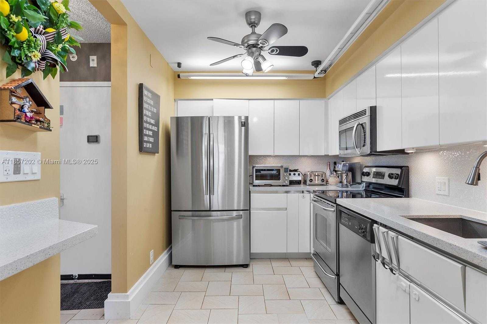 Small Image of 20379 WEST COUNTRY CLUB DR #1933, Aventura Number 14