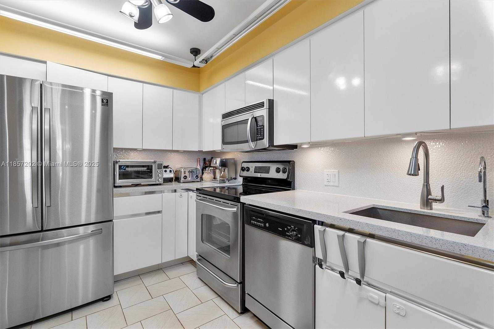 Small Image of 20379 WEST COUNTRY CLUB DR #1933, Aventura Number 15