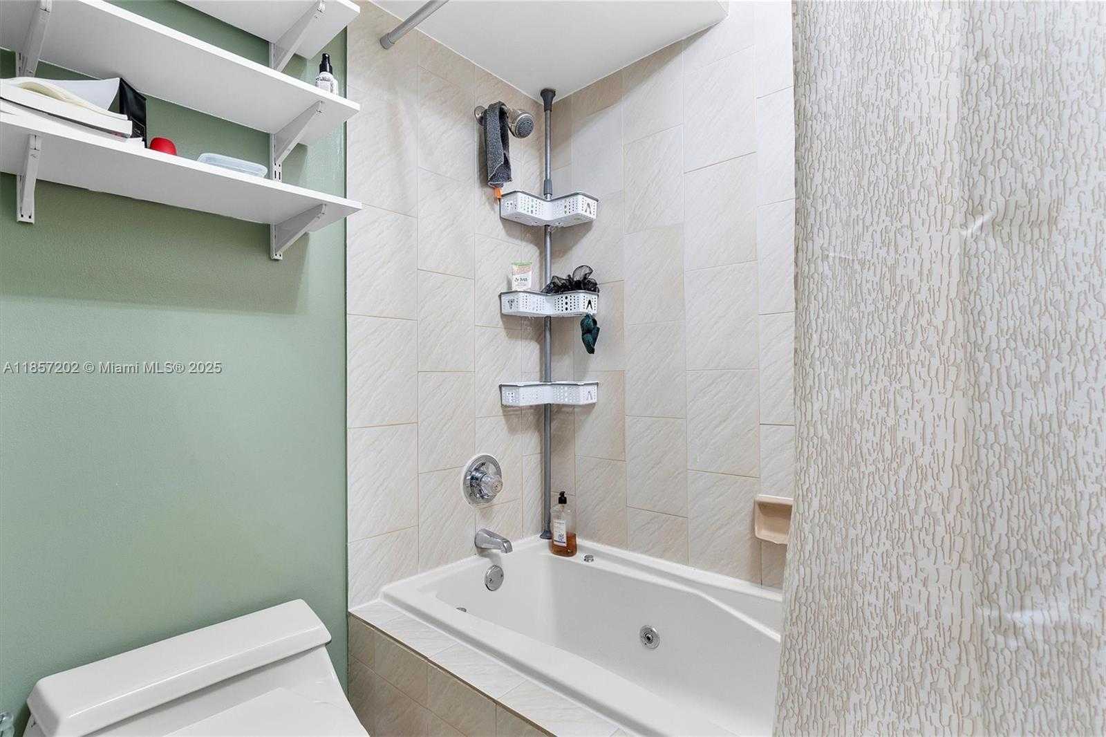 Small Image of 20379 WEST COUNTRY CLUB DR #1933, Aventura Number 24