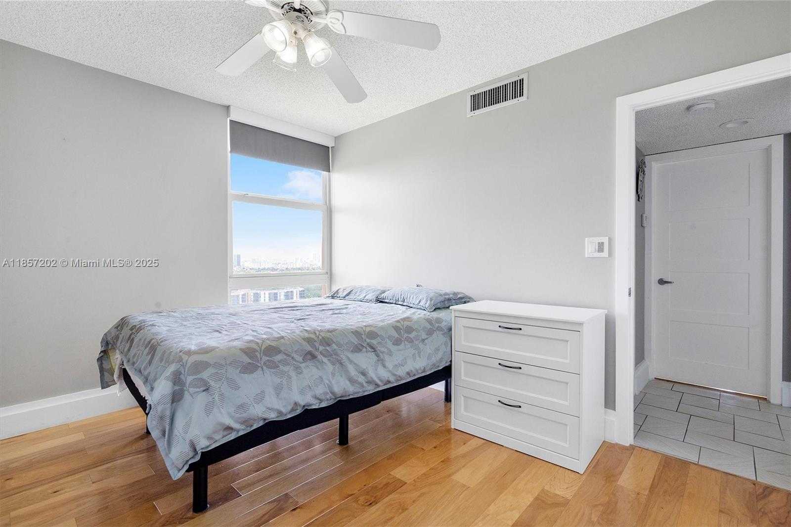 Small Image of 20379 WEST COUNTRY CLUB DR #1933, Aventura Number 26