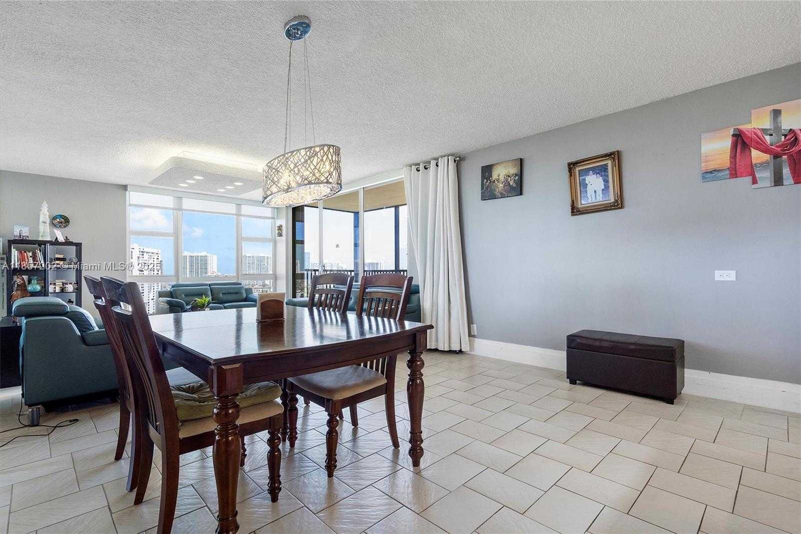 Small Image of 20379 WEST COUNTRY CLUB DR #1933, Aventura Number 4