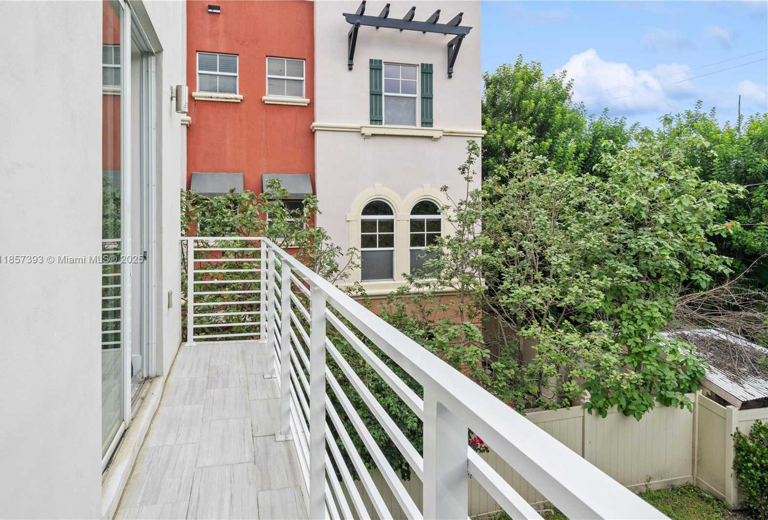 Small Image of 1020 NORTH EAST 17TH TERRACE #1020, Fort Lauderdale Number 13