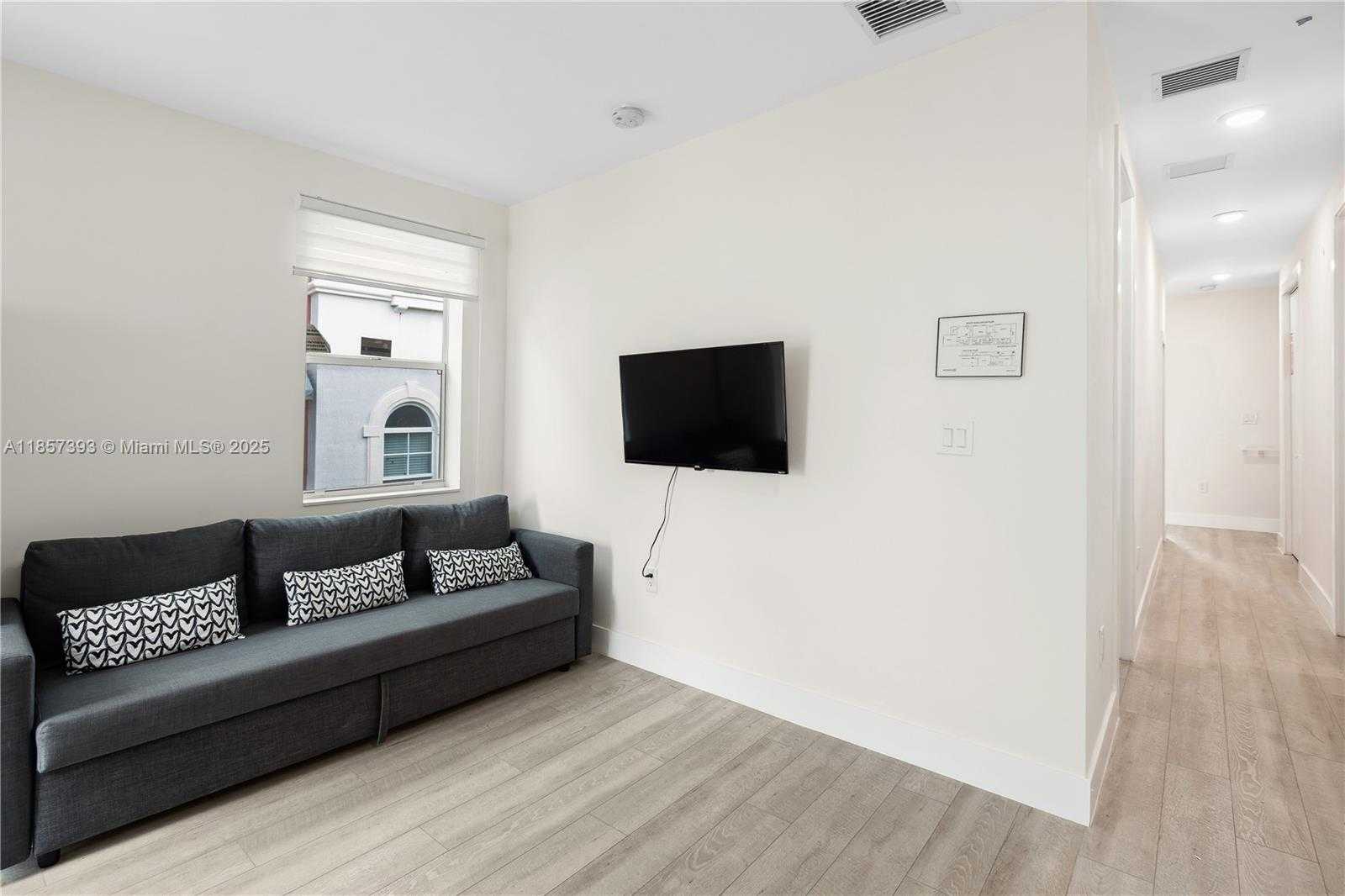 Small Image of 1020 NORTH EAST 17TH TERRACE #1020, Fort Lauderdale Number 18