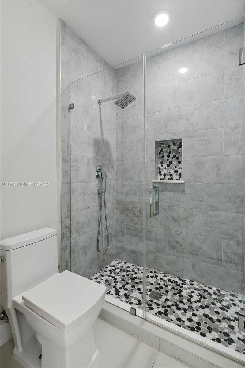 Small Image of 1020 NORTH EAST 17TH TERRACE #1020, Fort Lauderdale Number 23