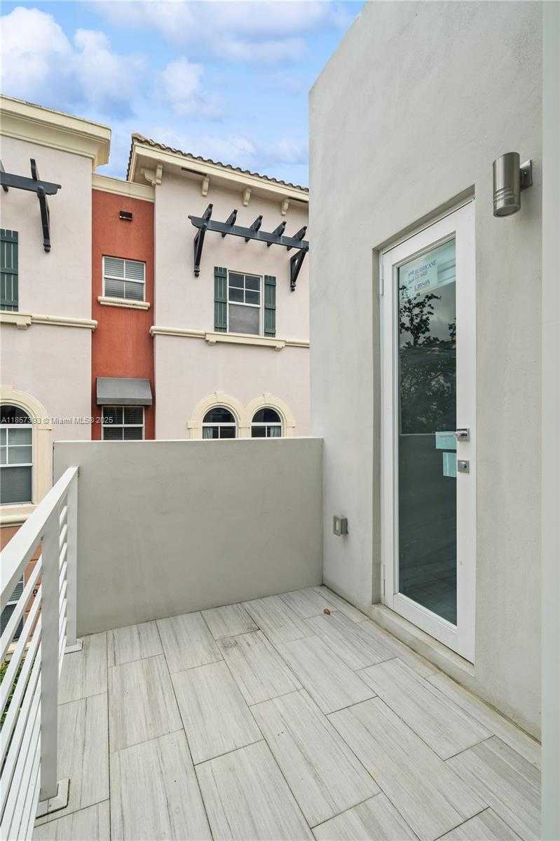 Small Image of 1020 NORTH EAST 17TH TERRACE #1020, Fort Lauderdale Number 24
