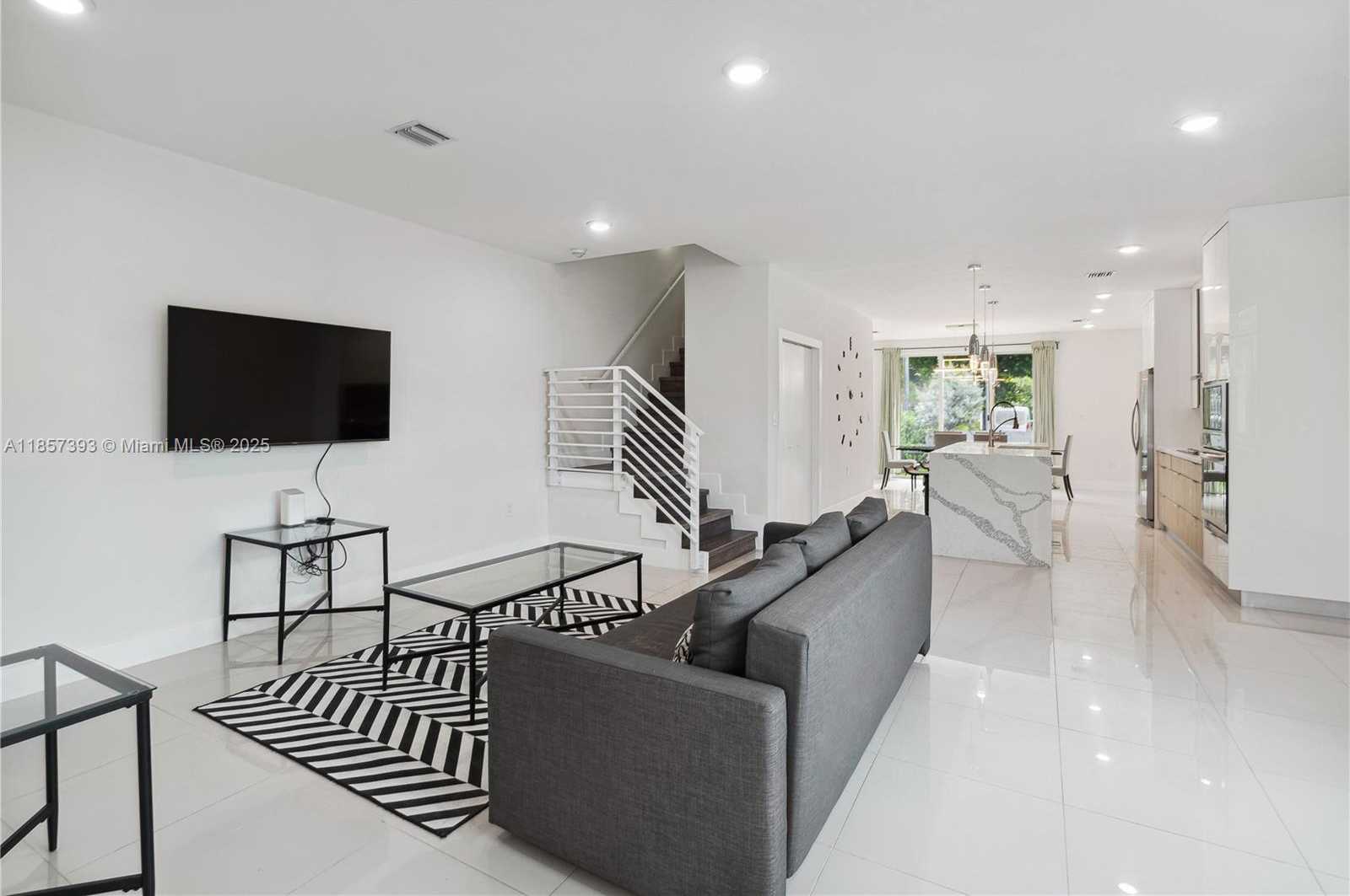 Small Image of 1020 NORTH EAST 17TH TERRACE #1020, Fort Lauderdale Number 3