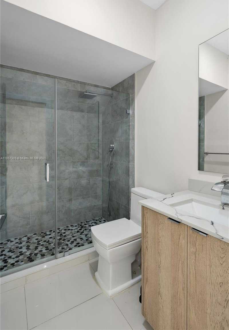 Small Image of 1020 NORTH EAST 17TH TERRACE #1020, Fort Lauderdale Number 9