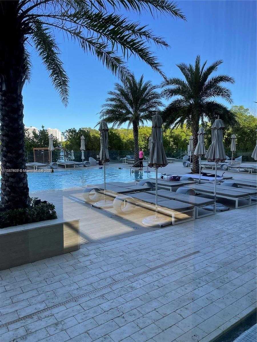 Small Image of 16385 BISCAYNE BLVD #805, North Miami Beach Number 10