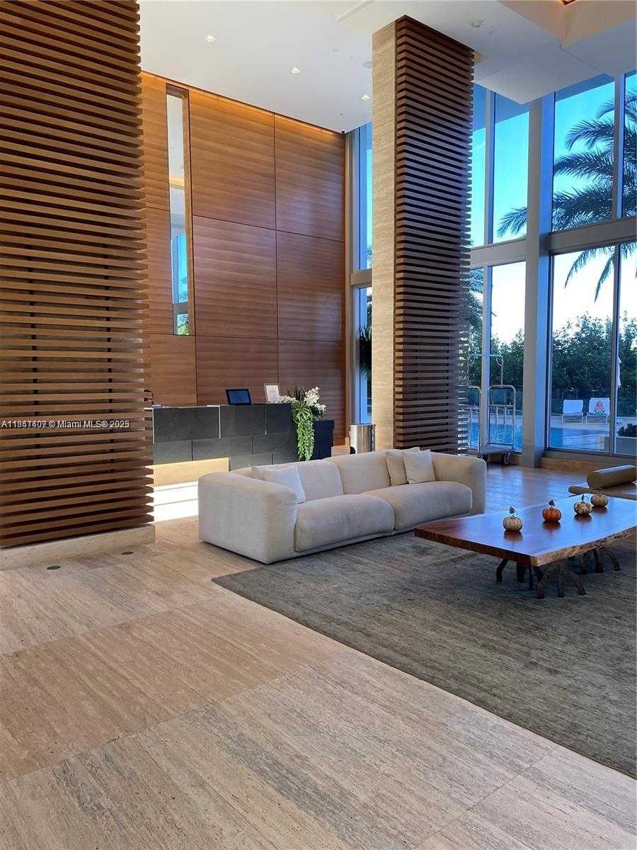 Small Image of 16385 BISCAYNE BLVD #805, North Miami Beach Number 11