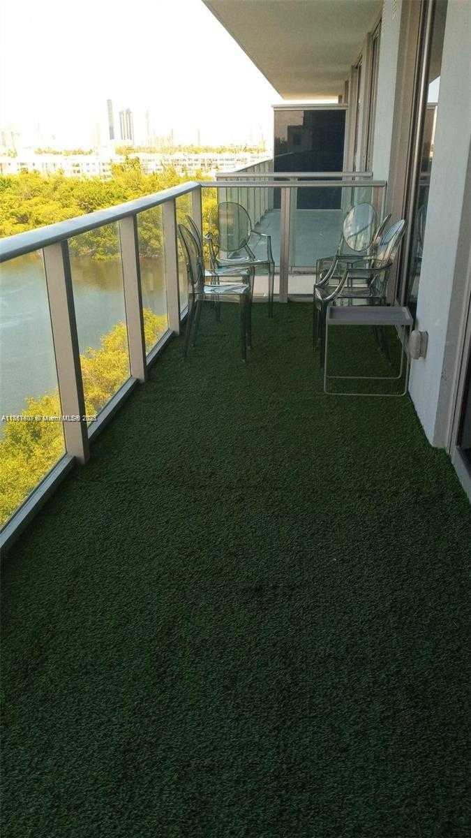 Small Image of 16385 BISCAYNE BLVD #805, North Miami Beach Number 2
