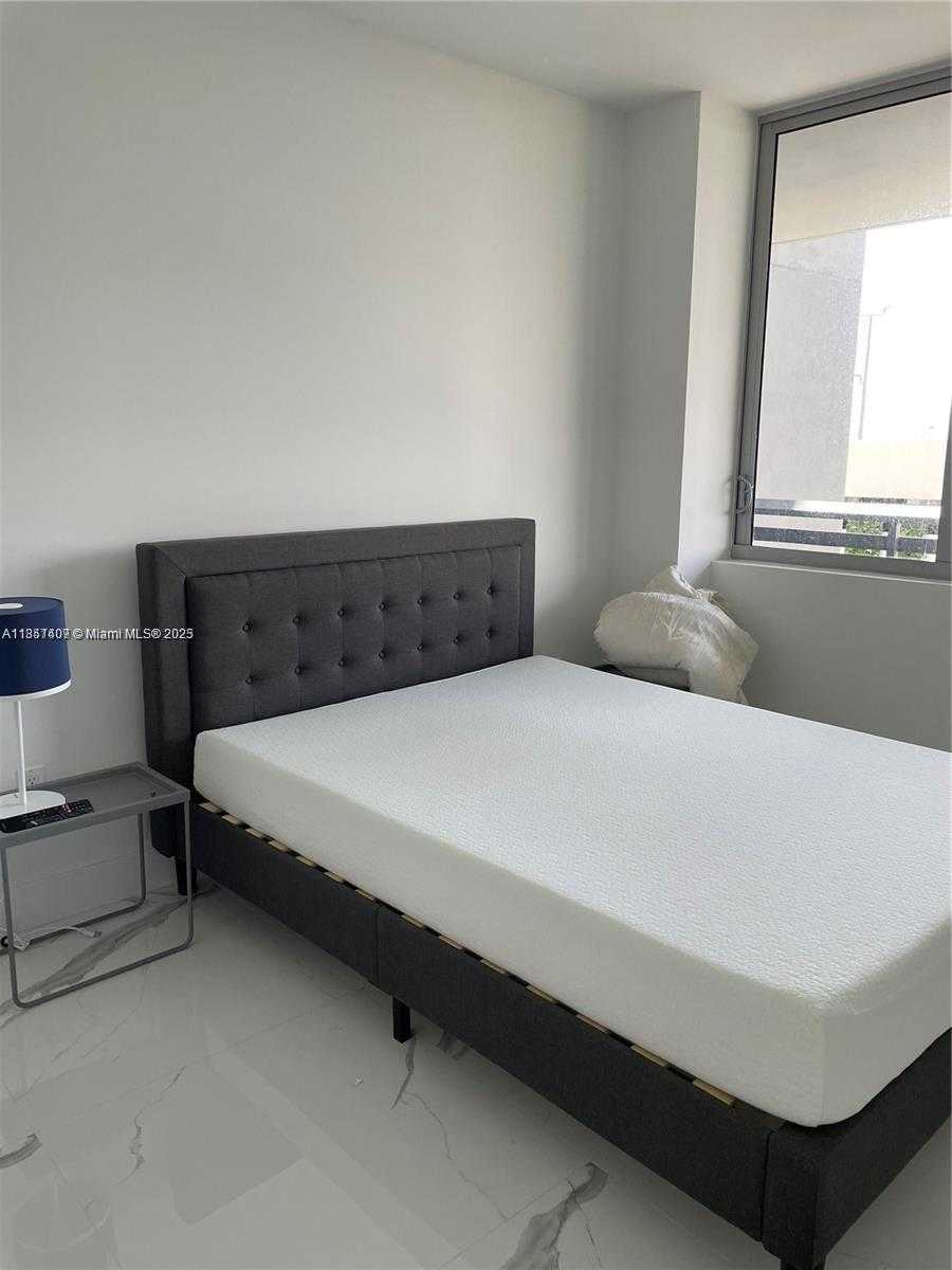 Small Image of 16385 BISCAYNE BLVD #805, North Miami Beach Number 5