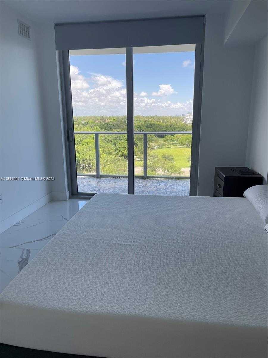 Small Image of 16385 BISCAYNE BLVD #805, North Miami Beach Number 6