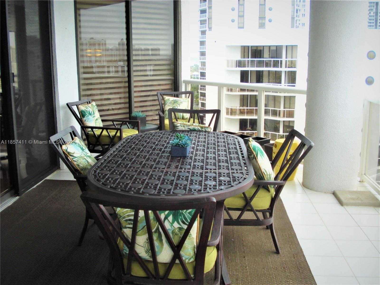 Small Image of 3600 YACHT CLUB DR #1503, Aventura Number 31