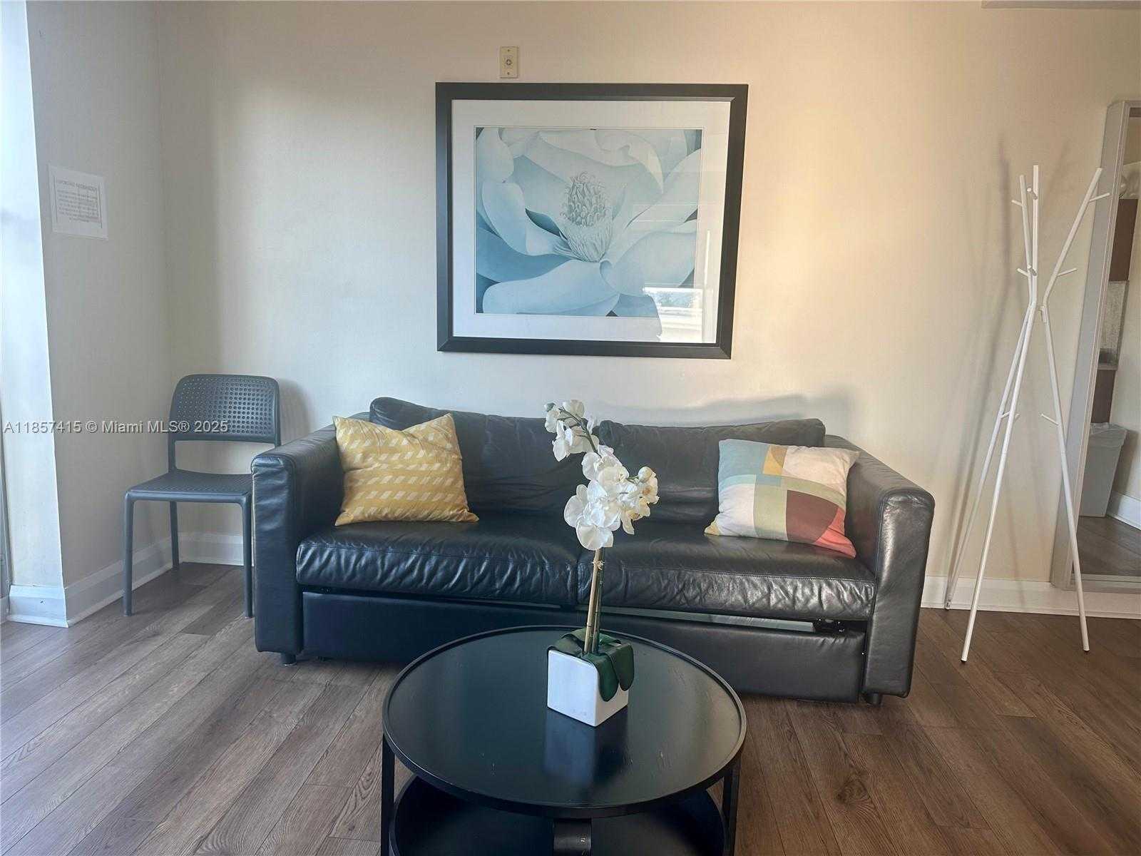 Small Image of 1060 OCEAN DR #D309, Miami Beach Number 10