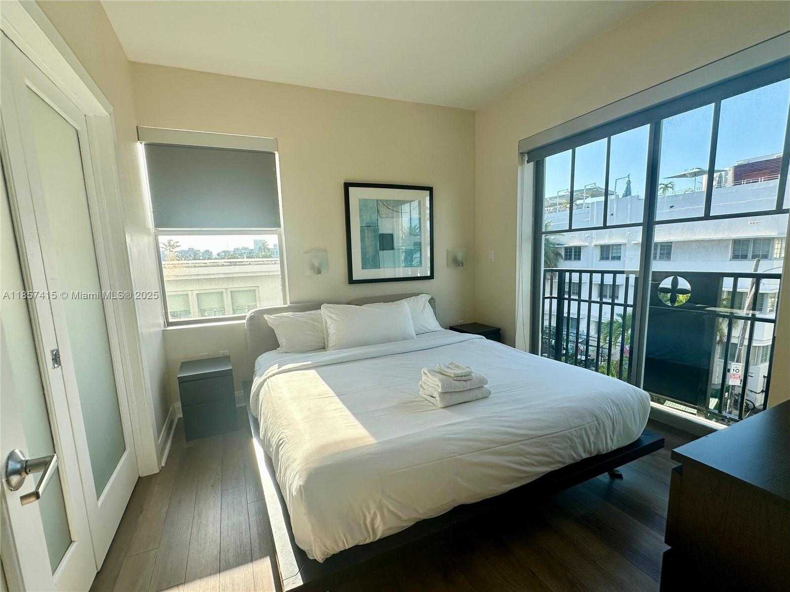 Small Image of 1060 OCEAN DR #D309, Miami Beach Number 11