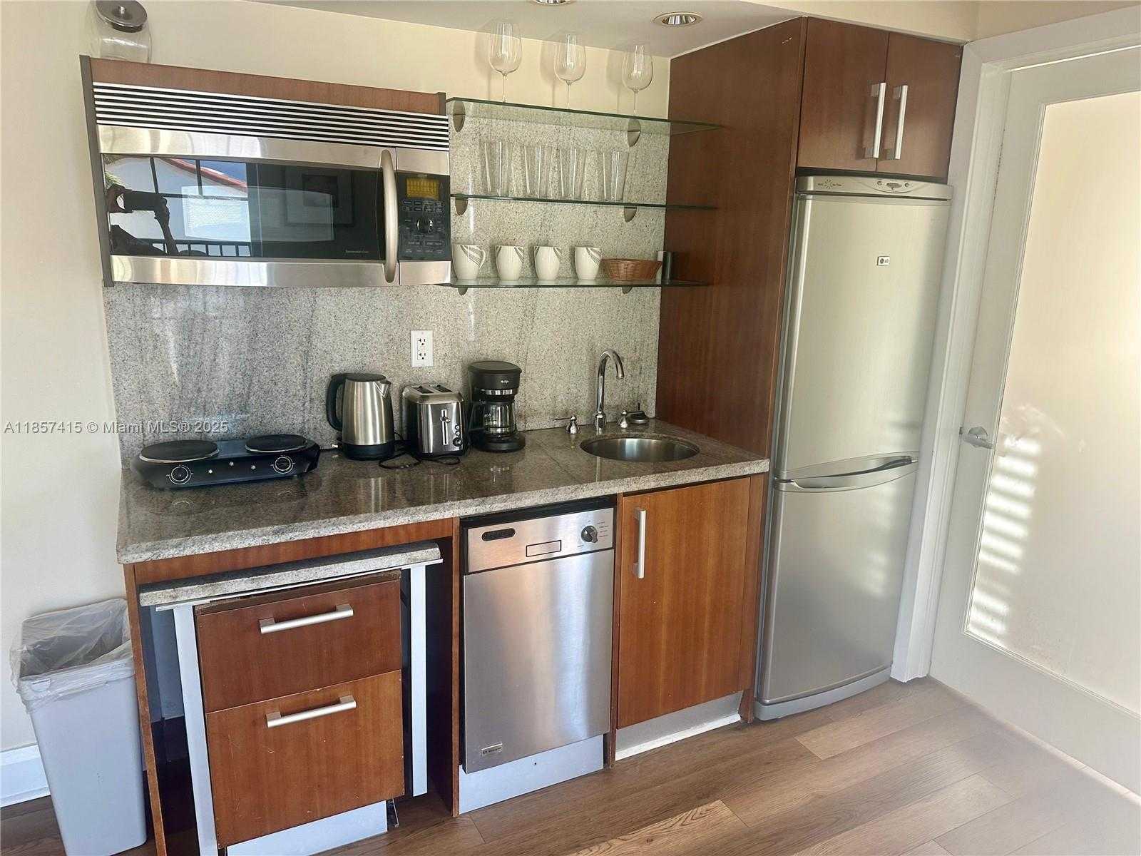 Small Image of 1060 OCEAN DR #D309, Miami Beach Number 12