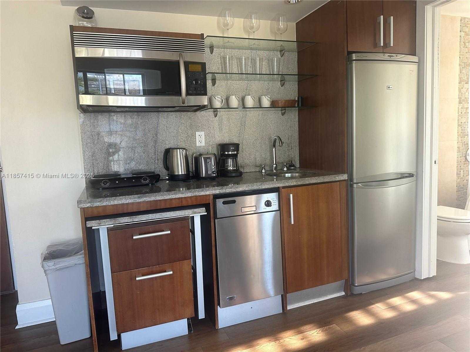 Small Image of 1060 OCEAN DR #D309, Miami Beach Number 3