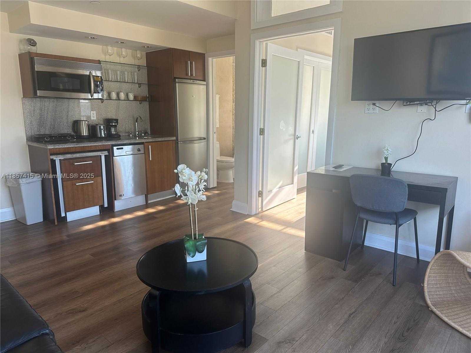 Small Image of 1060 OCEAN DR #D309, Miami Beach Number 5