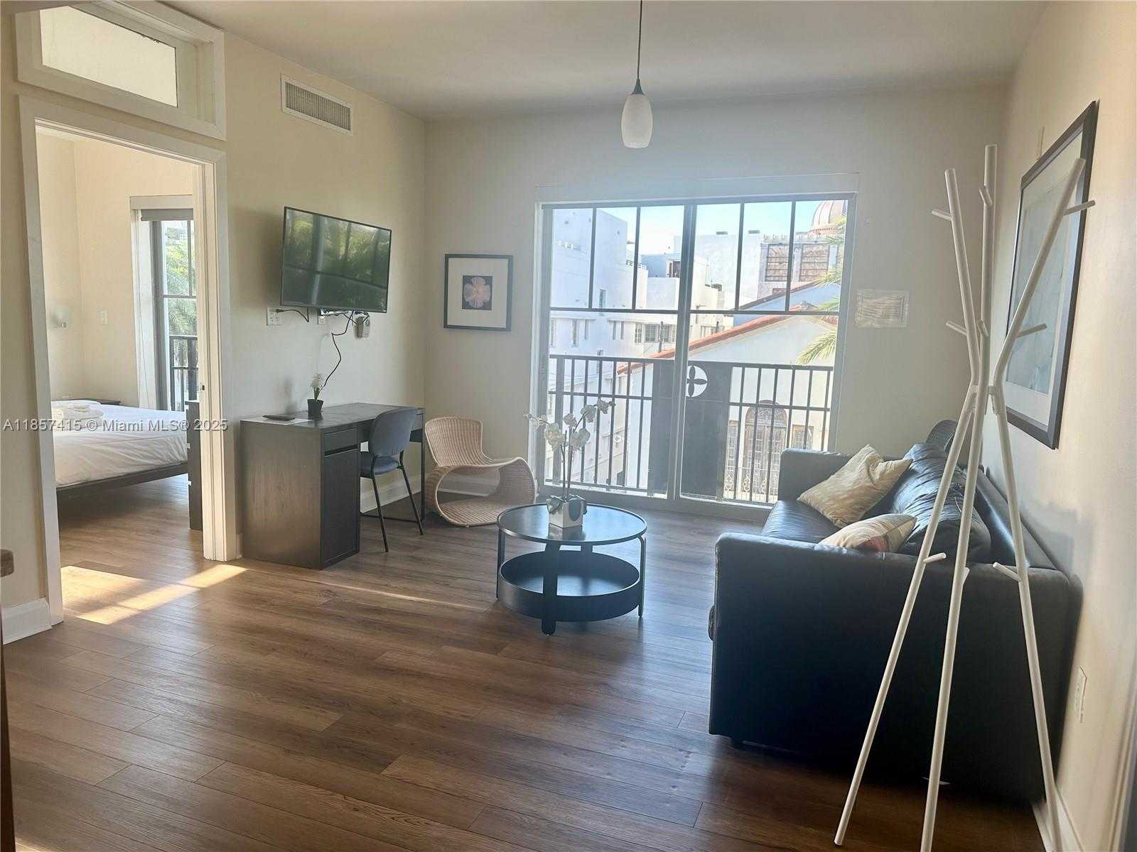 Small Image of 1060 OCEAN DR #D309, Miami Beach Number 9