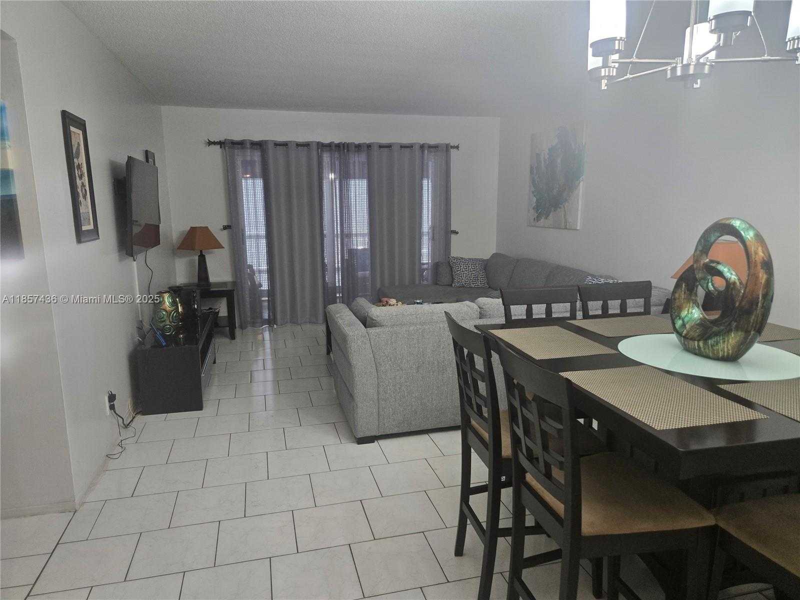 Small Image of 1001 HILLCREST CT #302, Hollywood Number 10