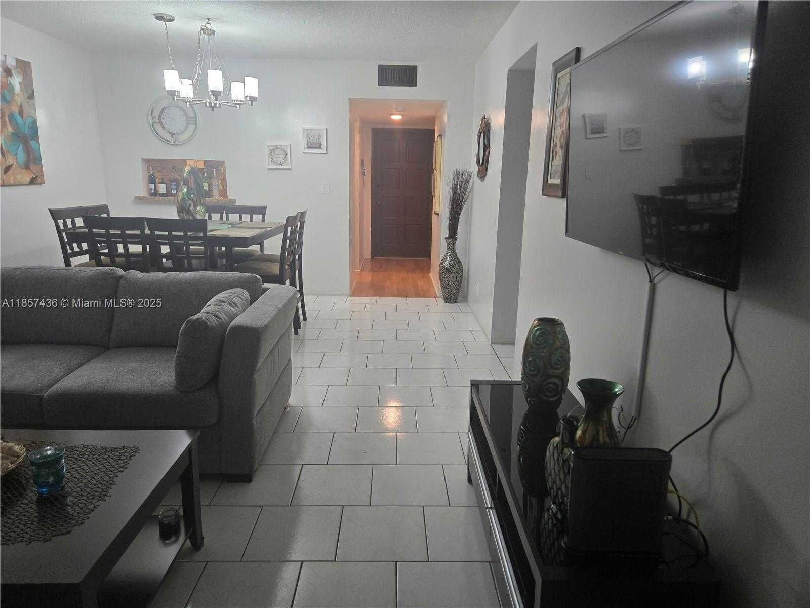 Small Image of 1001 HILLCREST CT #302, Hollywood Number 12
