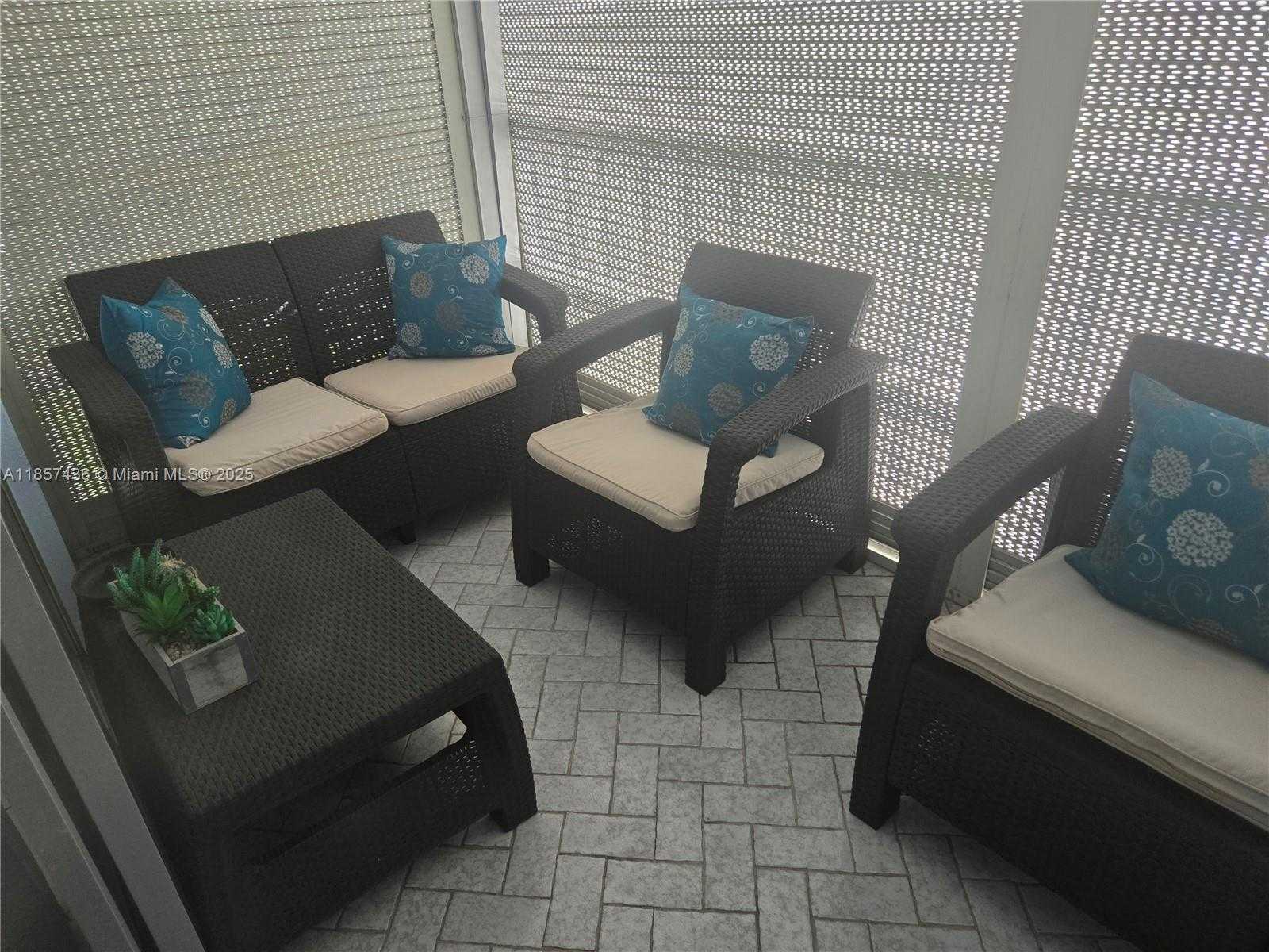 Small Image of 1001 HILLCREST CT #302, Hollywood Number 13
