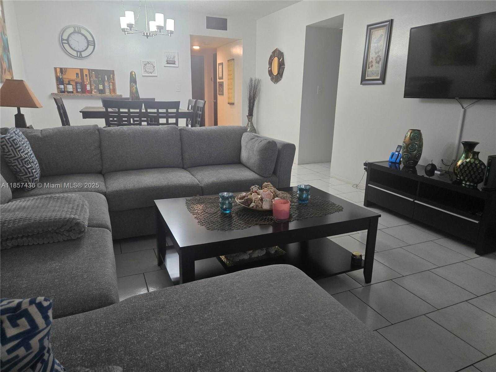 Small Image of 1001 HILLCREST CT #302, Hollywood Number 14
