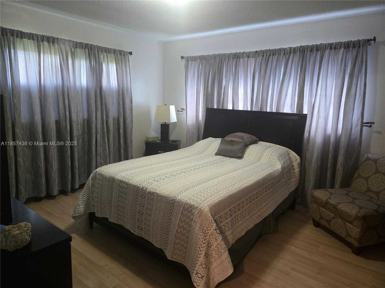 Small Image of 1001 HILLCREST CT #302, Hollywood Number 16
