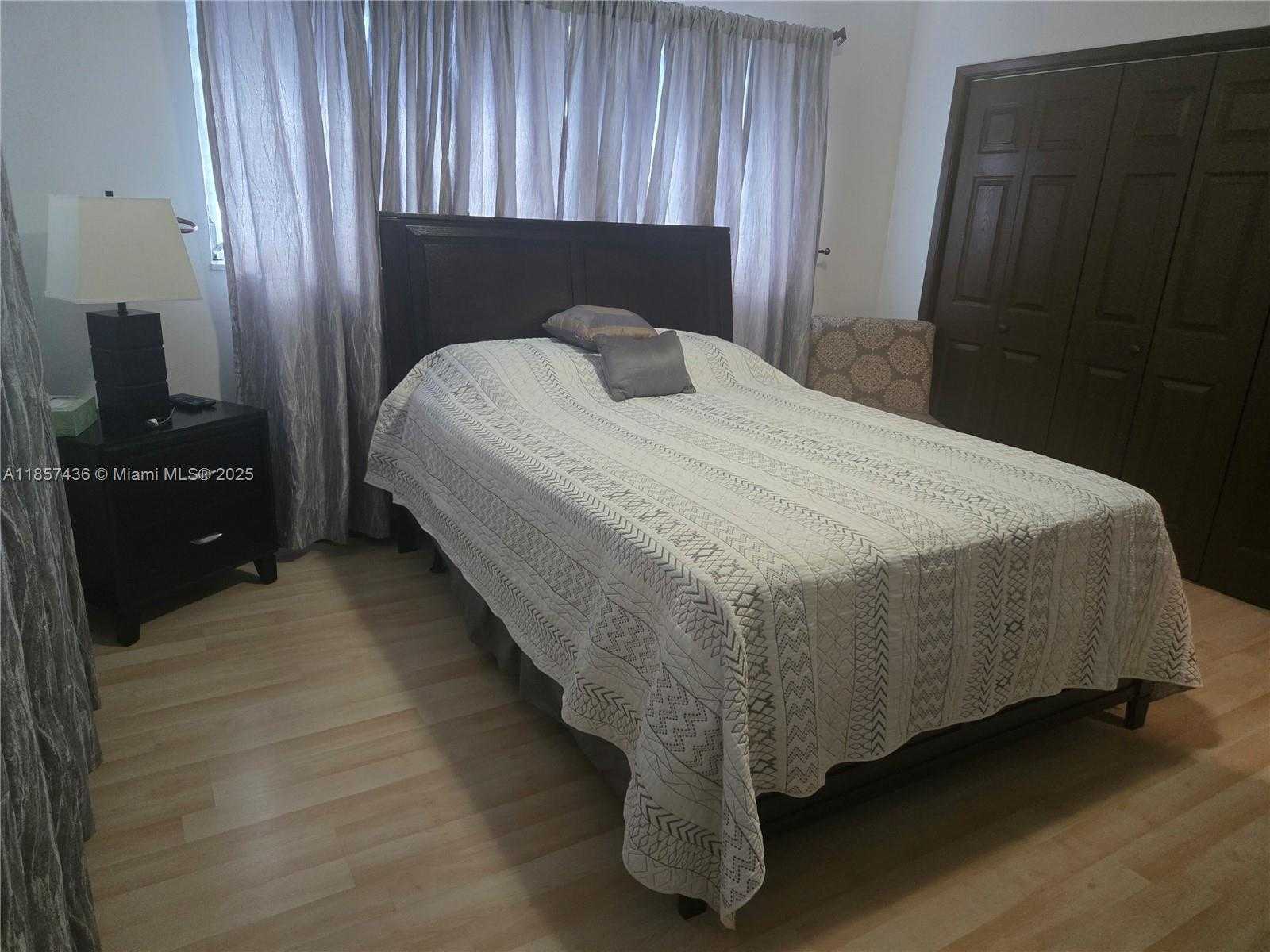 Small Image of 1001 HILLCREST CT #302, Hollywood Number 17