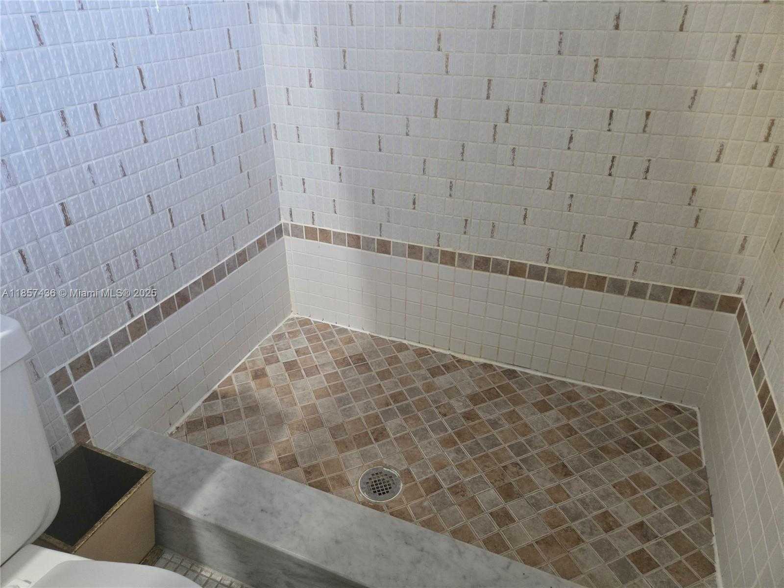 Small Image of 1001 HILLCREST CT #302, Hollywood Number 19