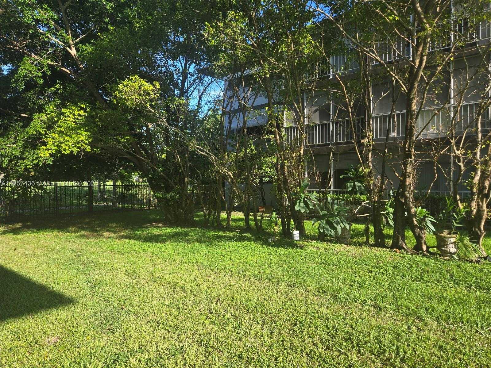 Small Image of 1001 HILLCREST CT #302, Hollywood Number 28