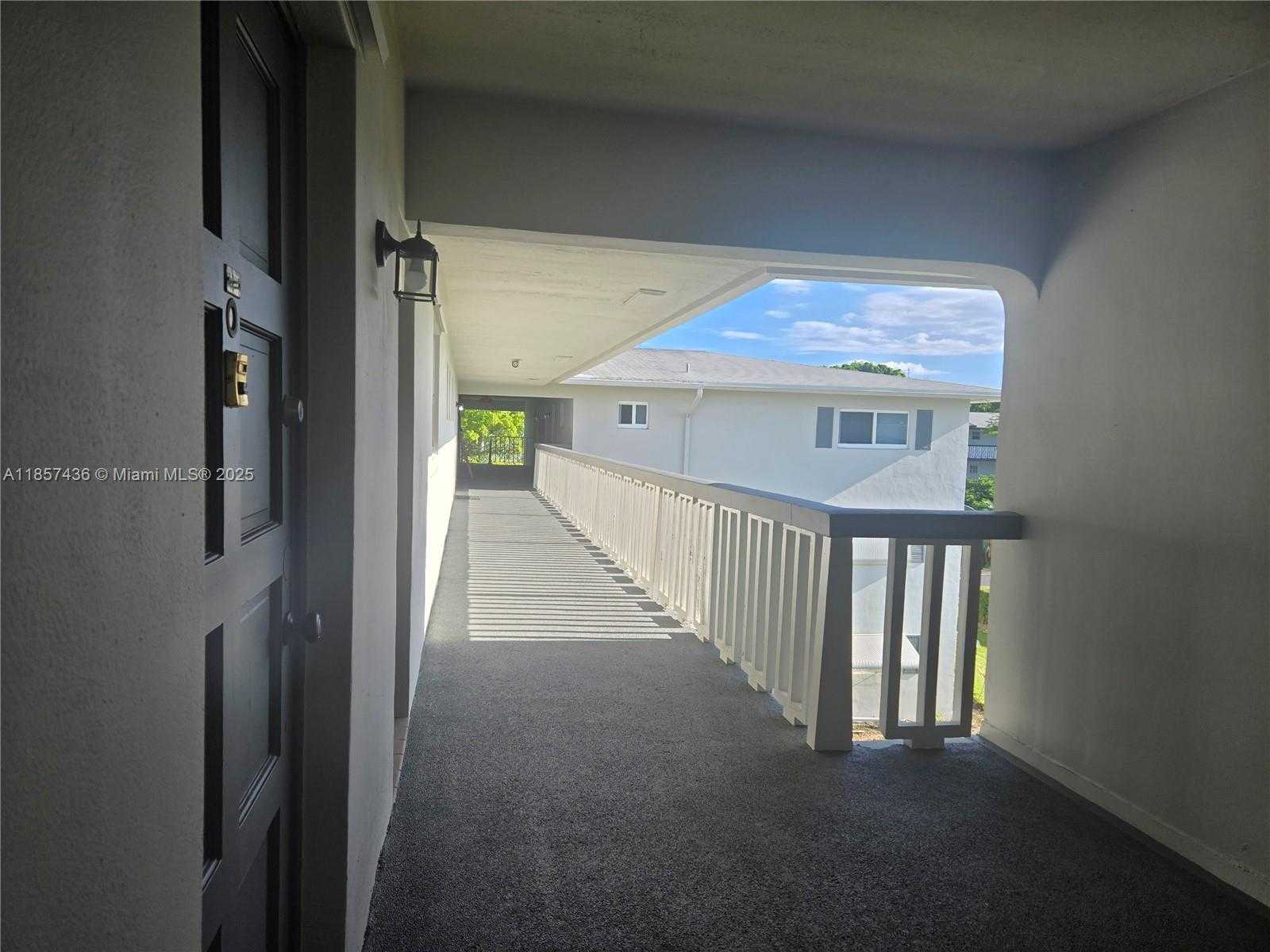 Small Image of 1001 HILLCREST CT #302, Hollywood Number 5