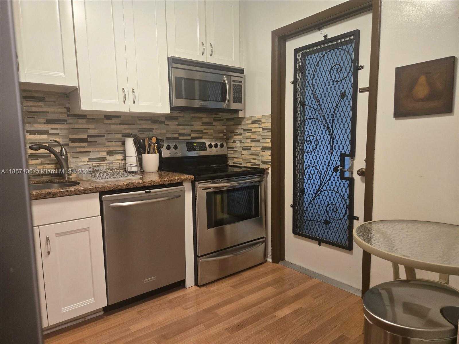 Small Image of 1001 HILLCREST CT #302, Hollywood Number 7